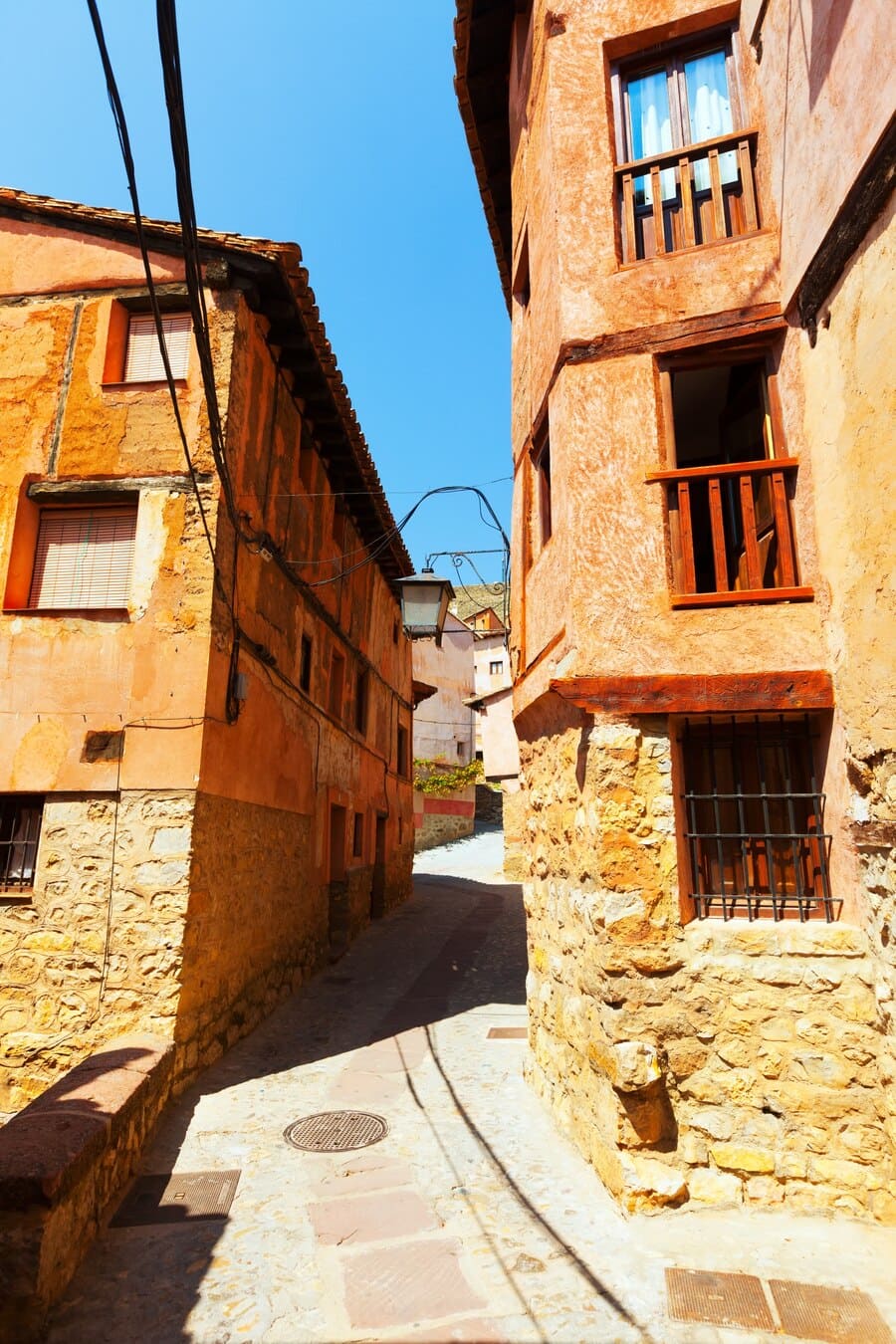 calle-de-pueblo-alcala-henares