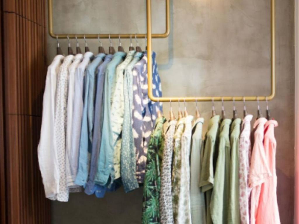 10 ideas prácticas y decorativas para guardar ropa sin armario 3 10 ideas prácticas y decorativas para guardar ropa sin armario