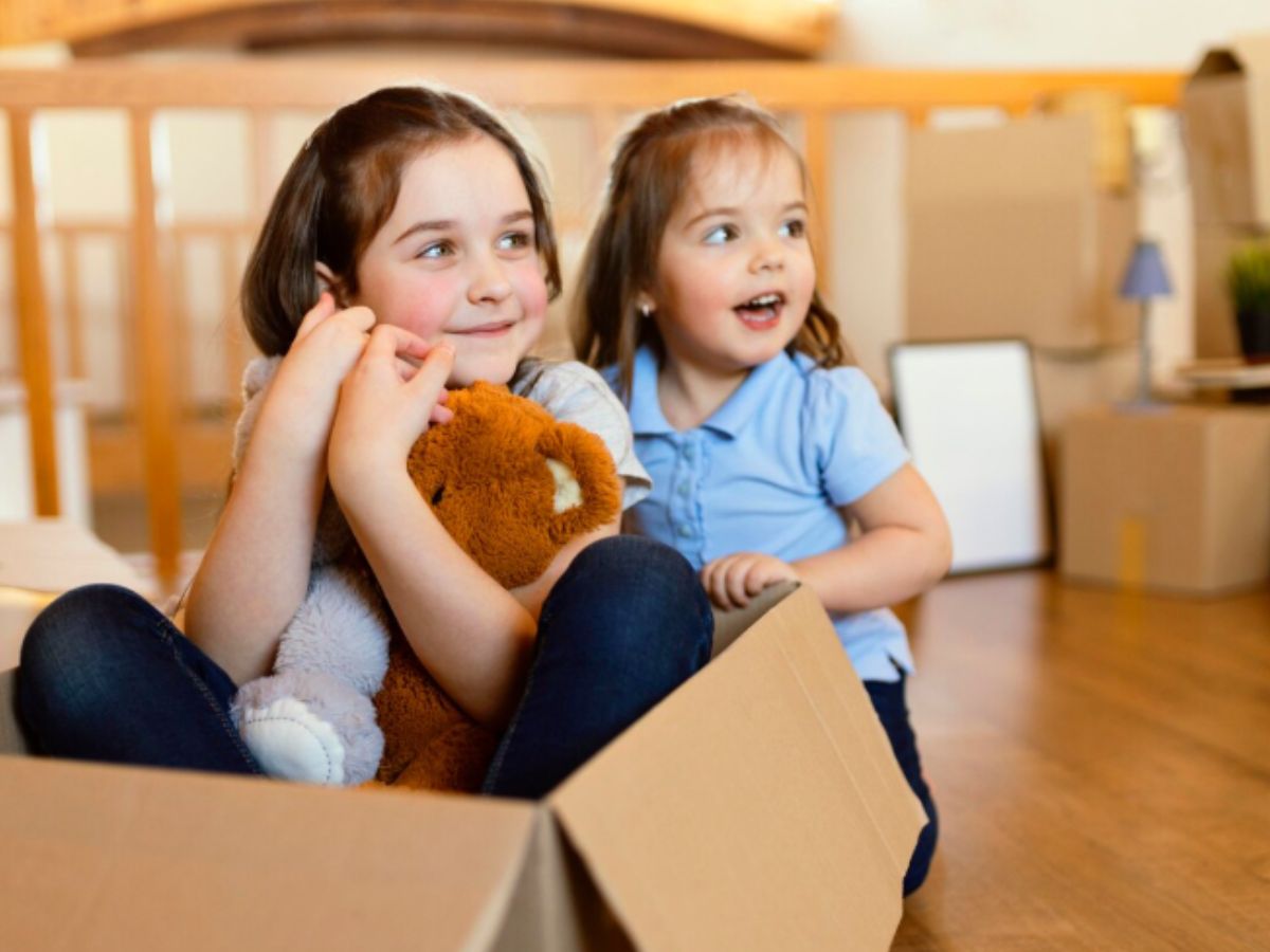 Cómo ayudar a un niño a adaptarse tras una mudanza